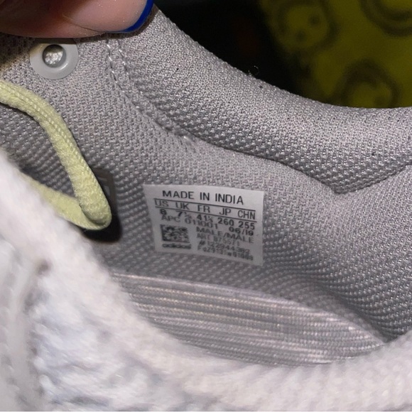 Yeezy Boost 700 - Picture 5 of 8